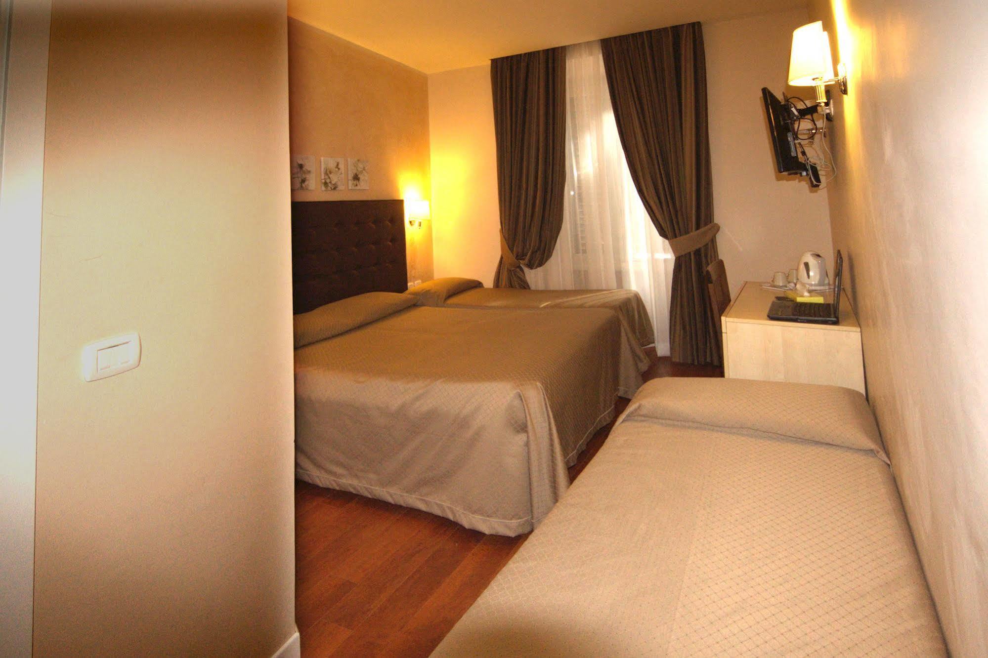 Roma Rooms Colosseum Exteriör bild
